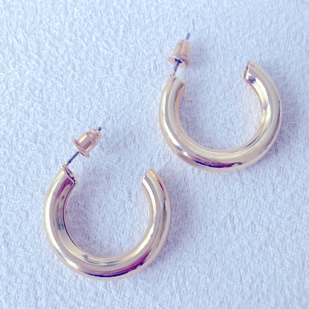 Small thick open hoop - Picture 5 of 5